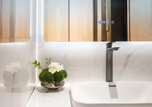 Executive Suite (Living Room Viewing + Zero-Pressure Mattress + Smart Voice Control + Private Refrigerator)