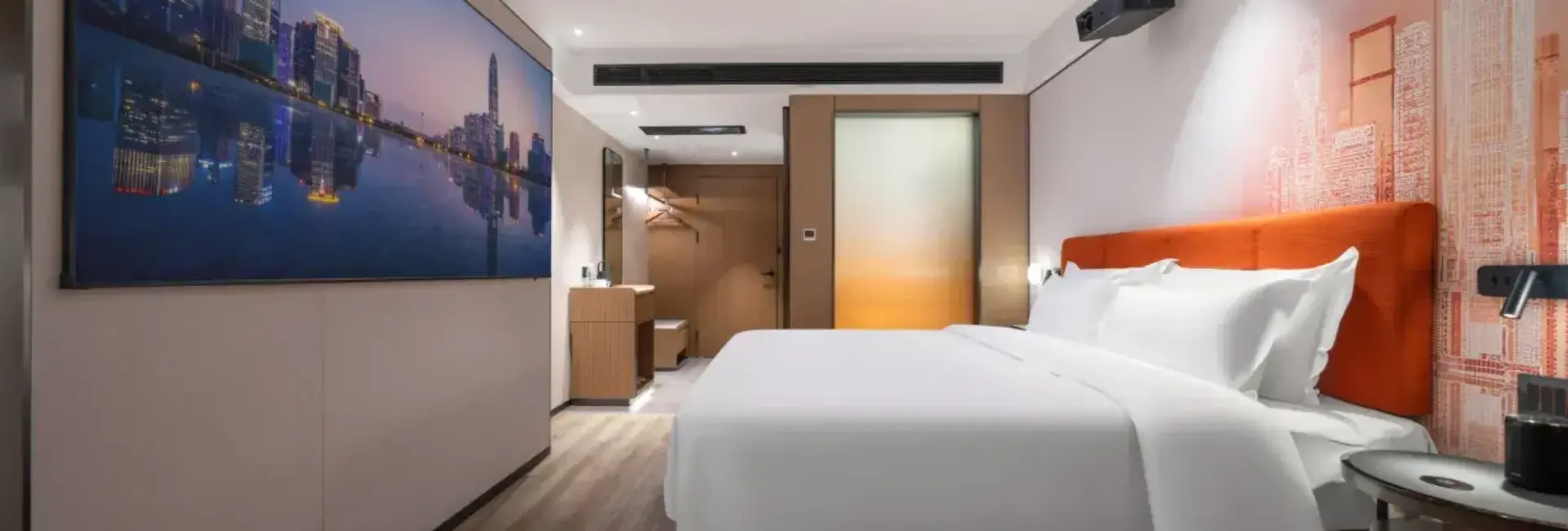 Hollywood Audio-Visual Queen Room (Large Screen Projection, Smart Voice Control, Private Refrigerator)