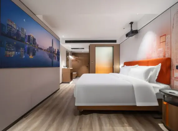 Hollywood Audio-Visual Queen Room (Large Screen Projection, Smart Voice Control, Private Refrigerator)