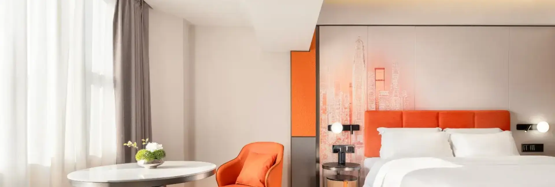 Light Luxury Audio-Visual Queen Room (Large Screen Projection + Smart Voice Control + Private Refrigerator)