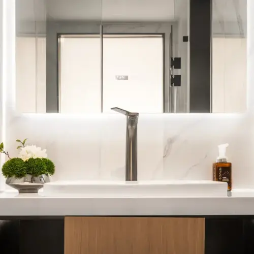 Light Luxury Audio-Visual Queen Room (Large Screen Projection + Smart Voice Control + Private Refrigerator)