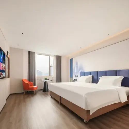 Premier Super Queen Room (Deep Memory Pillow Zero-Pressure Mattress + Whole-House Smart Control + Mini Refrigerator)