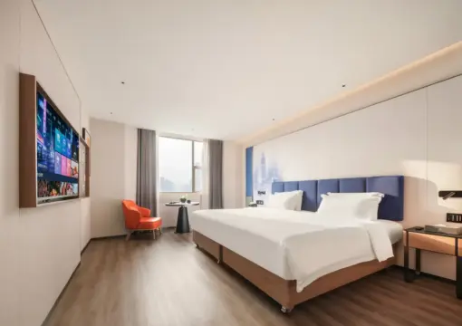 Premier Super Queen Room (Deep Memory Pillow Zero-Pressure Mattress + Whole-House Smart Control + Mini Refrigerator)