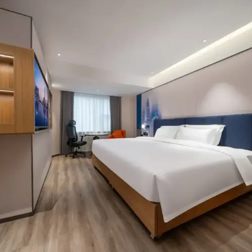 Premier Super Queen Room (Deep Memory Pillow Zero-Pressure Mattress + Whole-House Smart Control + Mini Refrigerator)