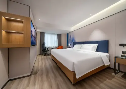 Premier Super Queen Room (Deep Memory Pillow Zero-Pressure Mattress + Whole-House Smart Control + Mini Refrigerator)
