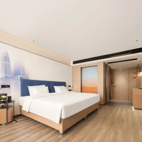 Premier Super Queen Room (Deep Memory Pillow Zero-Pressure Mattress + Whole-House Smart Control + Mini Refrigerator)