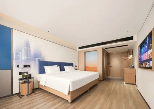 Premier Super Queen Room (Deep Memory Pillow Zero-Pressure Mattress + Whole-House Smart Control + Mini Refrigerator)