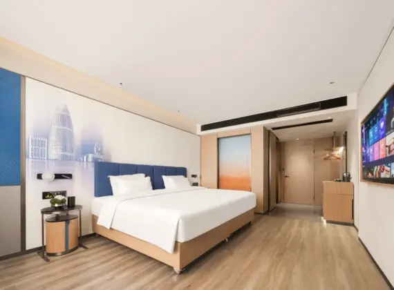 Premier Super Queen Room (Deep Memory Pillow Zero-Pressure Mattress + Whole-House Smart Control + Mini Refrigerator)
