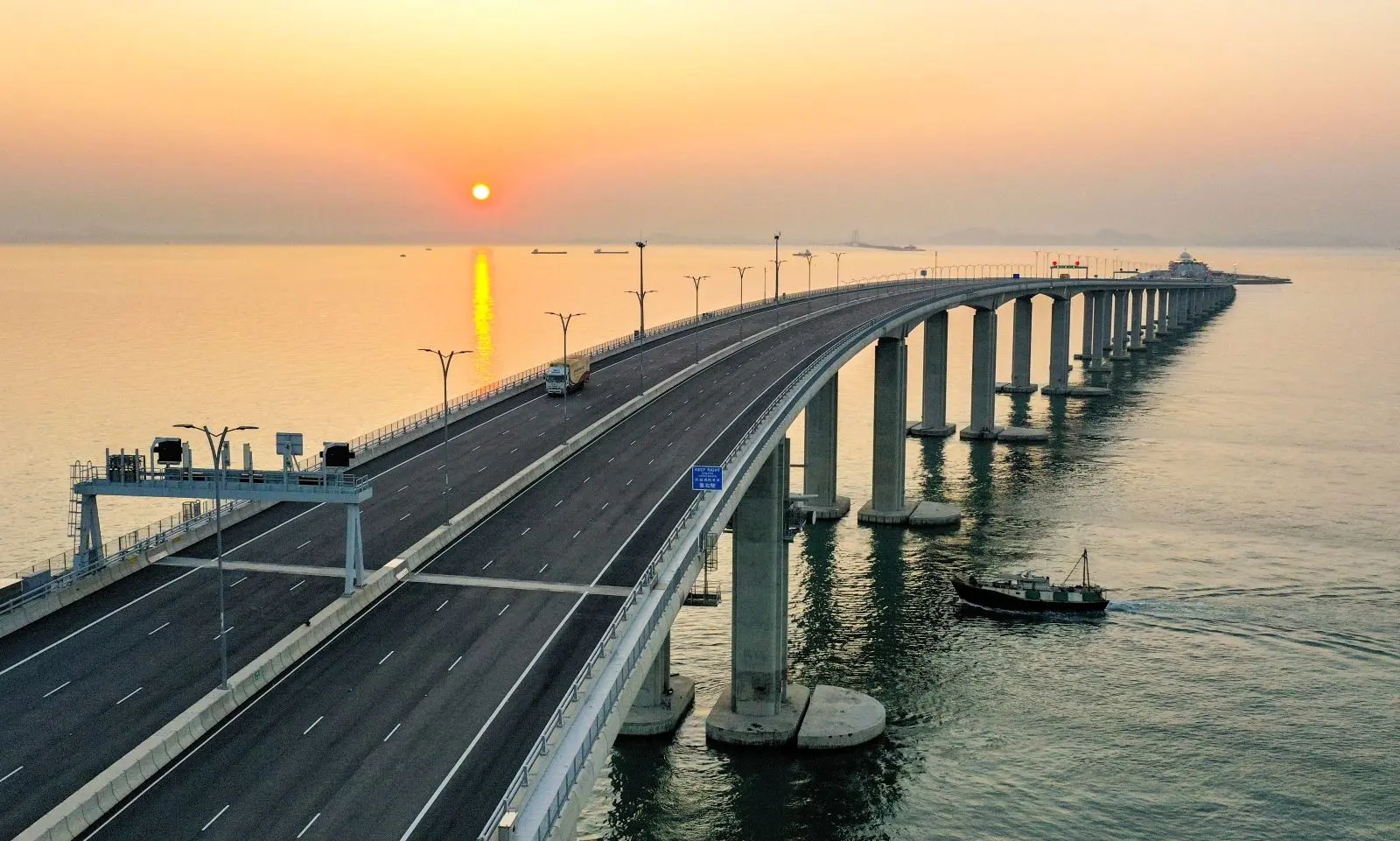 ππ° Seamless Cross-Border Travel: Your Ultimate Guide to the Hong Kong Connection from Shenzhen Zhouman Hotel π